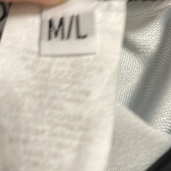 EUC worn twice! Onzie sz medium large tie dye black blue purple exercise shorts - Picture 4 of 5